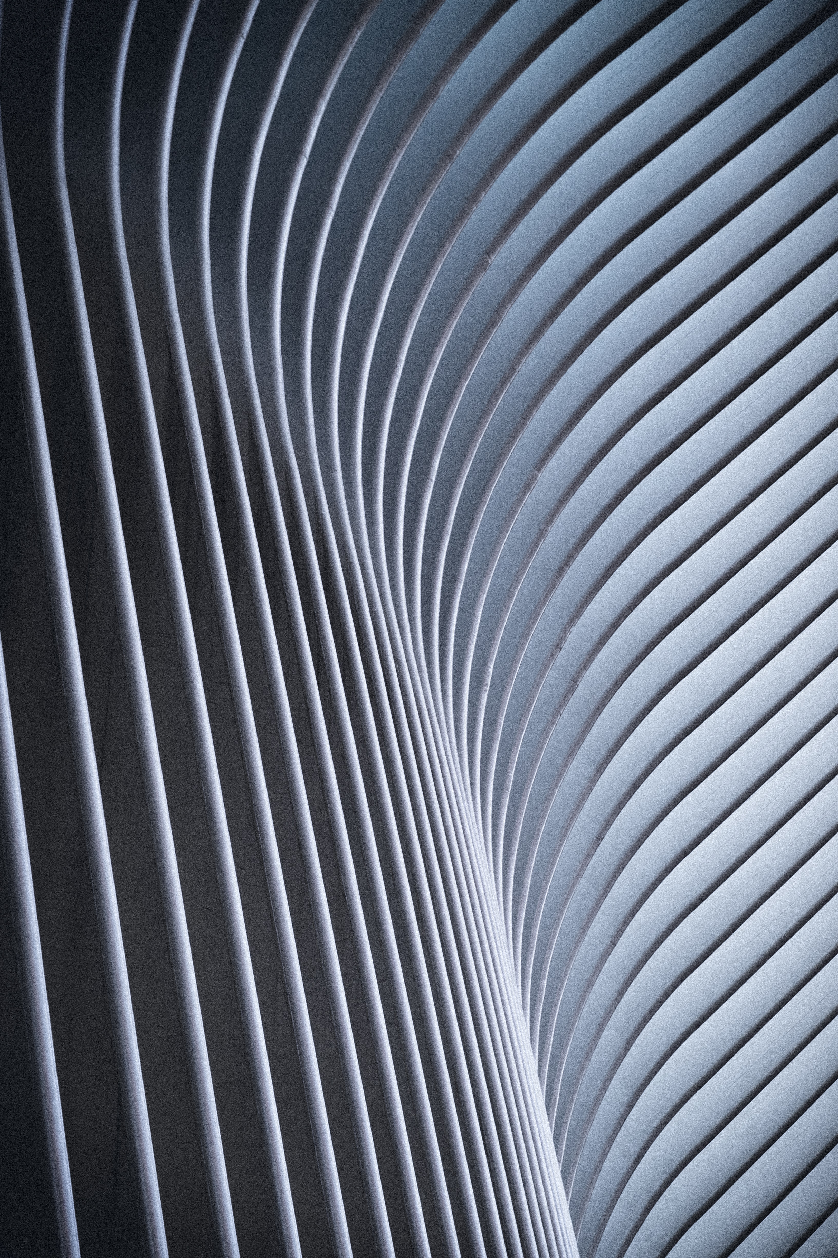 Curved metallic building